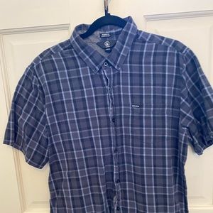 Volcom XL short sleeve button-down shirt gray/ black